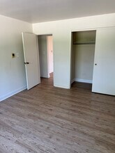 2555 E Ballard Rd in Des Plaines, IL - Foto de edificio - Building Photo