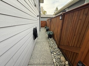 105 Tom Harris Dr in Nanaimo, BC - Building Photo - Building Photo