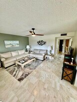1 Quails Run Blvd in Englewood, FL - Building Photo
