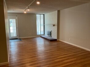 2880 S Locust St, Unit 108s in Denver, CO - Building Photo - Building Photo