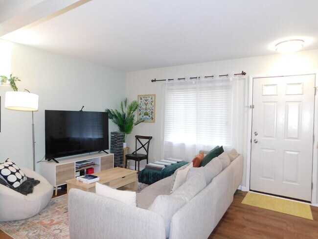 543 Longshore Dr in Ann Arbor, MI - Building Photo - Building Photo