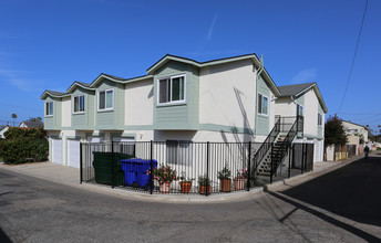 Dolphin Village in Oceanside, CA - Building Photo - Building Photo