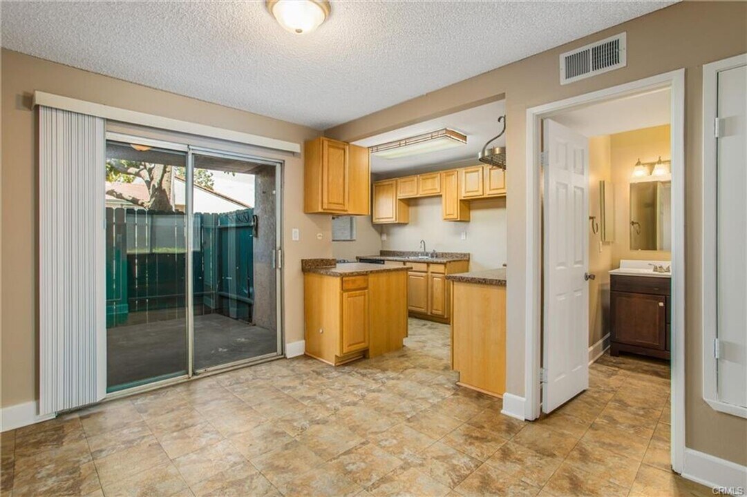 2255 Cahuilla St in Colton, CA - Building Photo