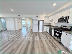 10505 Hawthorne Blvd in Inglewood, CA - Building Photo - Building Photo