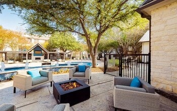 10505 S I-35 Frontage Rd in Austin, TX - Foto de edificio - Building Photo