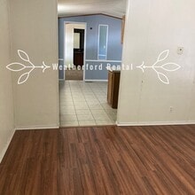 300 Murls Lake Rd in Weatherford, TX - Building Photo - Building Photo