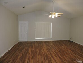 1449 Greystone Dr in Pensacola, FL - Foto de edificio - Building Photo