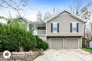 1475 NW Yankee Dr in Blue Springs, MO - Building Photo