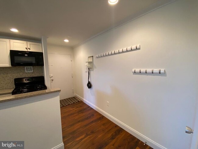 111 Center St N in Vienna, VA - Building Photo - Building Photo