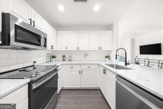 property at 3475 Oak Valley Rd NE