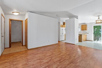 8048 SE 62nd Ave in Portland, OR - Building Photo - Building Photo