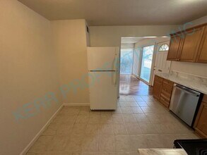 11455 SE 35th Ave in Milwaukie, OR - Foto de edificio - Building Photo