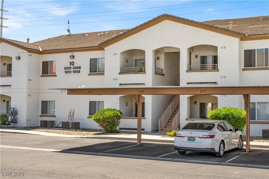5650 E Sahara Ave in Las Vegas, NV - Building Photo