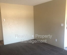 248 W Clark St in Medford, OR - Building Photo - Building Photo