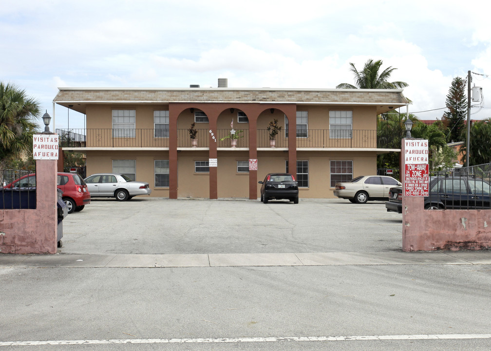 6961 W 14th Ct in Hialeah, FL - Building Photo