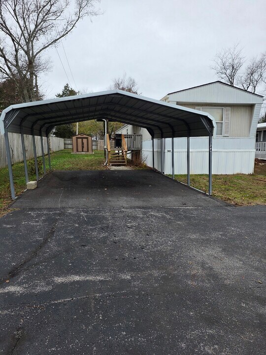 144 Matthews St in Hollister, MO - Building Photo