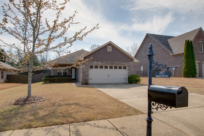 property at 2917 Magnolia Park Drive Southeast