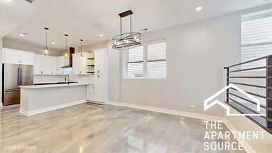 3253 N Elston Ave in Chicago, IL - Building Photo - Building Photo