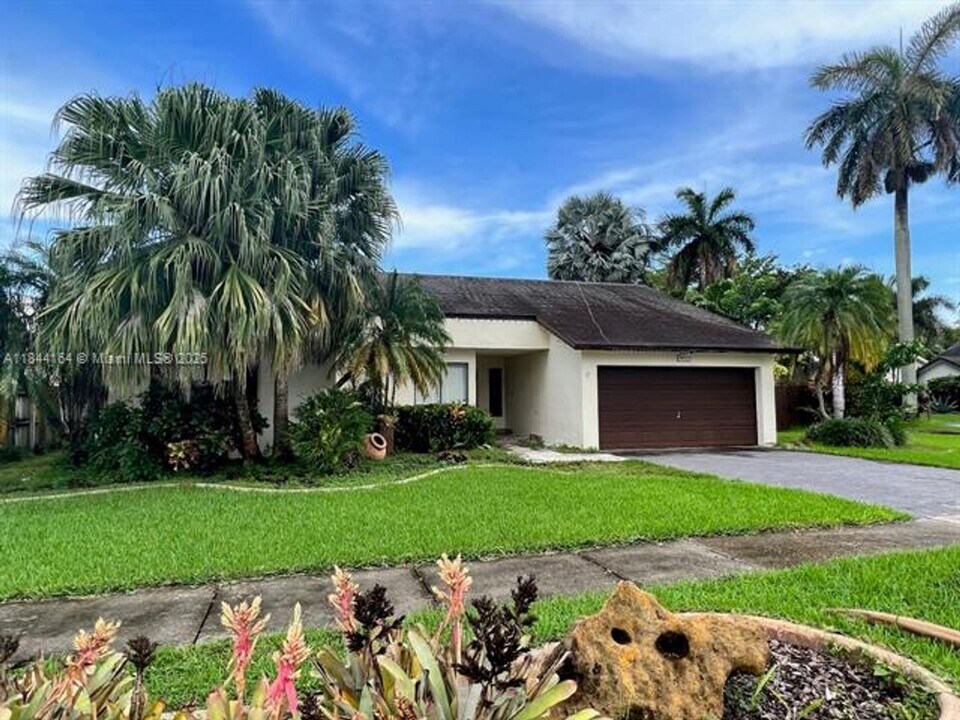 10511 SW 145th Ct in Miami, FL - Building Photo