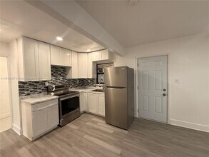 1110 N 57th Ave in Hollywood, FL - Building Photo - Building Photo