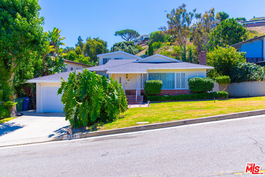 5242 Veronica St in Los Angeles, CA - Foto de edificio