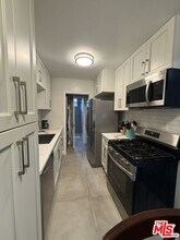 2123 S Orange Dr in Los Angeles, CA - Building Photo - Building Photo