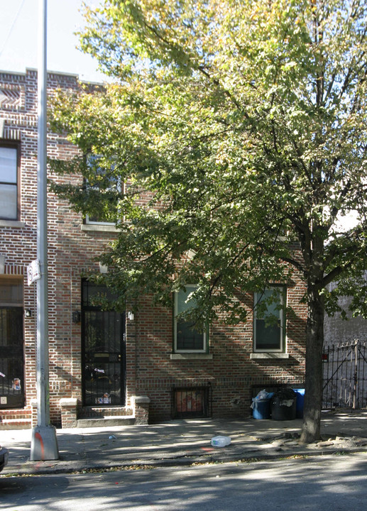 321 Eldert St in Brooklyn, NY - Building Photo