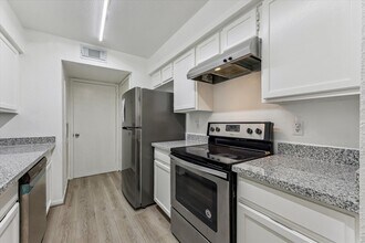 6606 De Moss Dr in Houston, TX - Building Photo - Building Photo