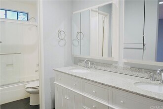 32221 Alipaz St in San Juan Capistrano, CA - Foto de edificio - Building Photo