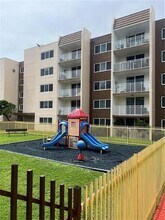 6930 Miami Gardens Dr in Hialeah, FL - Building Photo - Building Photo