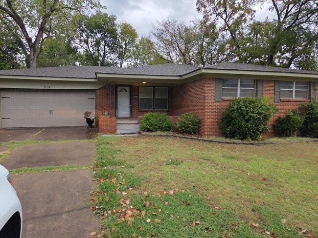 property at 914 W Preston Ave