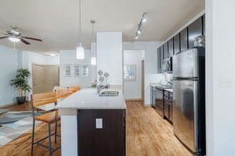 1562 N Westgreen Blvd in Katy, TX - Foto de edificio - Building Photo