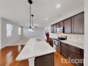 1637 Robindale Dr in Nashville, TN - Building Photo - Building Photo