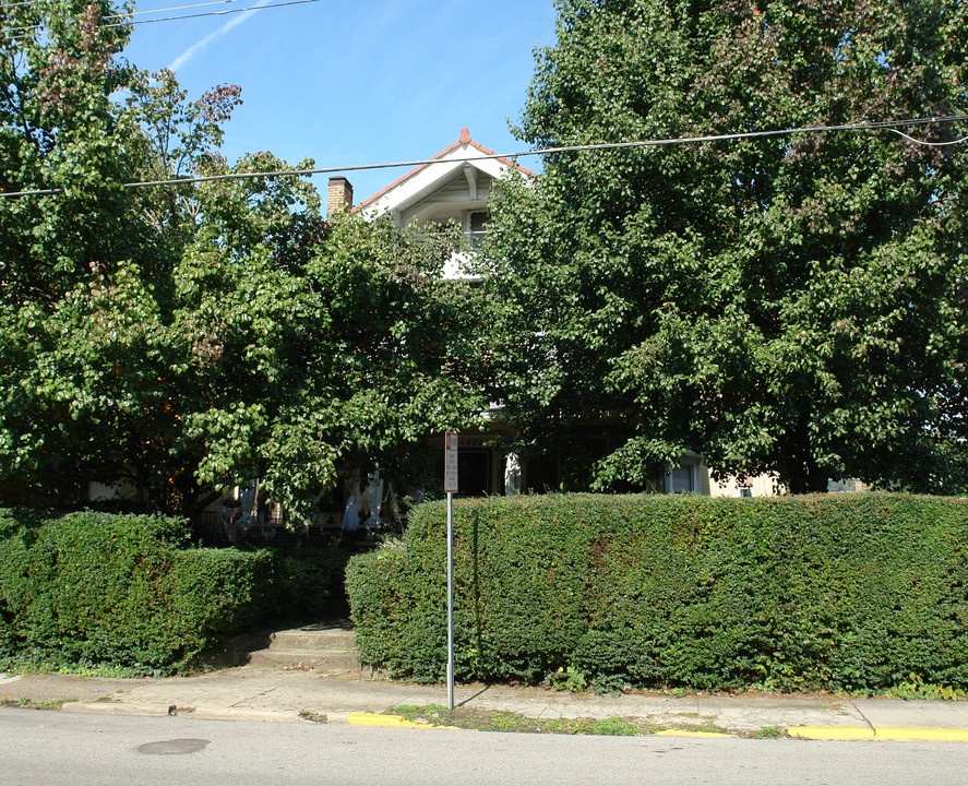 1432 Lee St in Charleston, WV - Building Photo