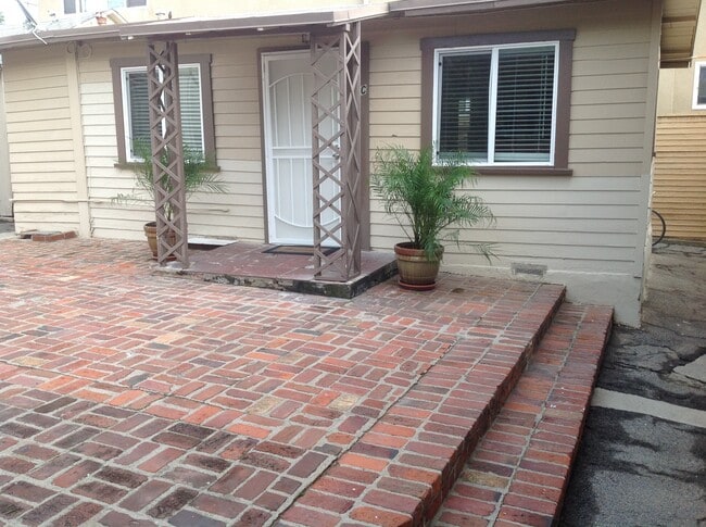 933 18th St, Unit C in Santa Monica, CA - Building Photo - Building Photo