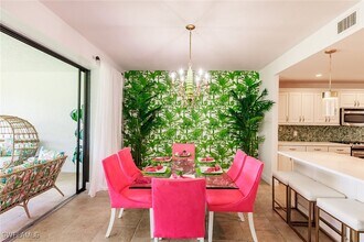 22 Cypress View Dr in Naples, FL - Foto de edificio - Building Photo