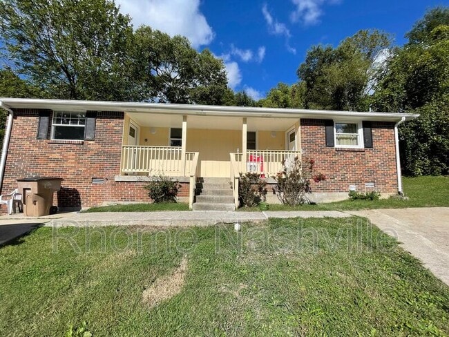 property at 916 Algonquin Ct