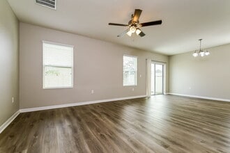 8108 Bilston Village Ln in Gibsonton, FL - Building Photo - Building Photo