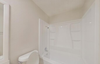 528 Greenway Dr in Saginaw, TX - Building Photo - Building Photo