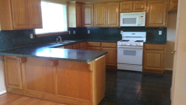 1328 Woodcreek Dr in Norman, OK - Building Photo - Building Photo