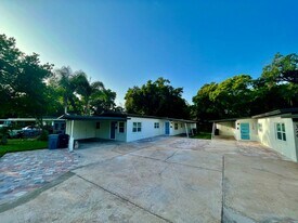 126-132 E Harding St in Orlando, FL - Building Photo