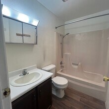 716 Highland Dr in Waukomis, OK - Building Photo - Building Photo