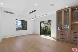 1161 Stearns Dr in Los Angeles, CA - Building Photo - Building Photo