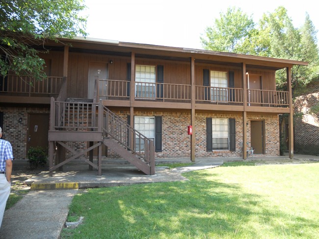 Rus-Tique apartment in Hattiesburg, MS - Building Photo - Building Photo