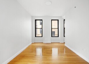 4 Charlesgate E, Unit 201 in Boston, MA - Foto de edificio - Building Photo