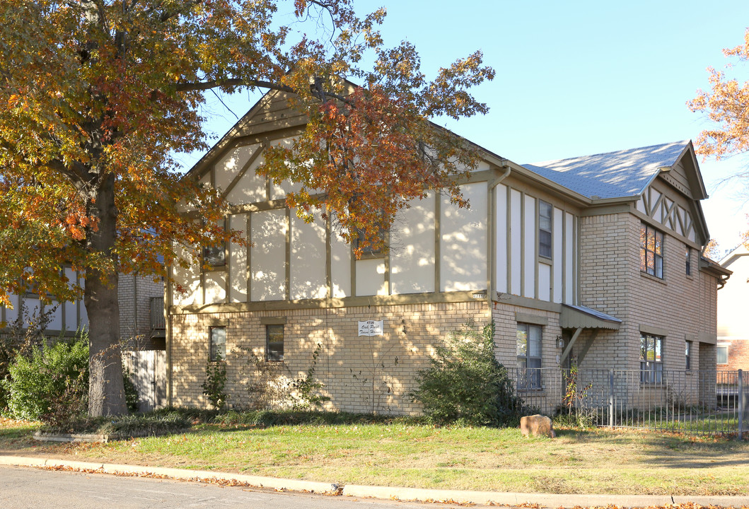 Oak Park Town Homes in Tulsa, OK - Building Photo