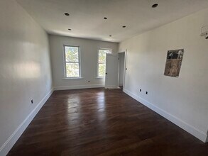 10 Hunting St, Unit 2 in Cambridge, MA - Building Photo - Building Photo