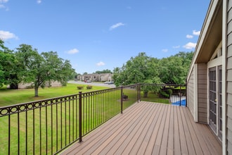 Royal Oaks of Pearland in Pearland, TX - Building Photo - Building Photo