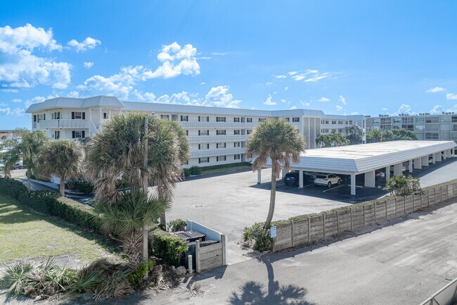 Harbour Towers in North Palm Beach, FL - Building Photo - Building Photo
