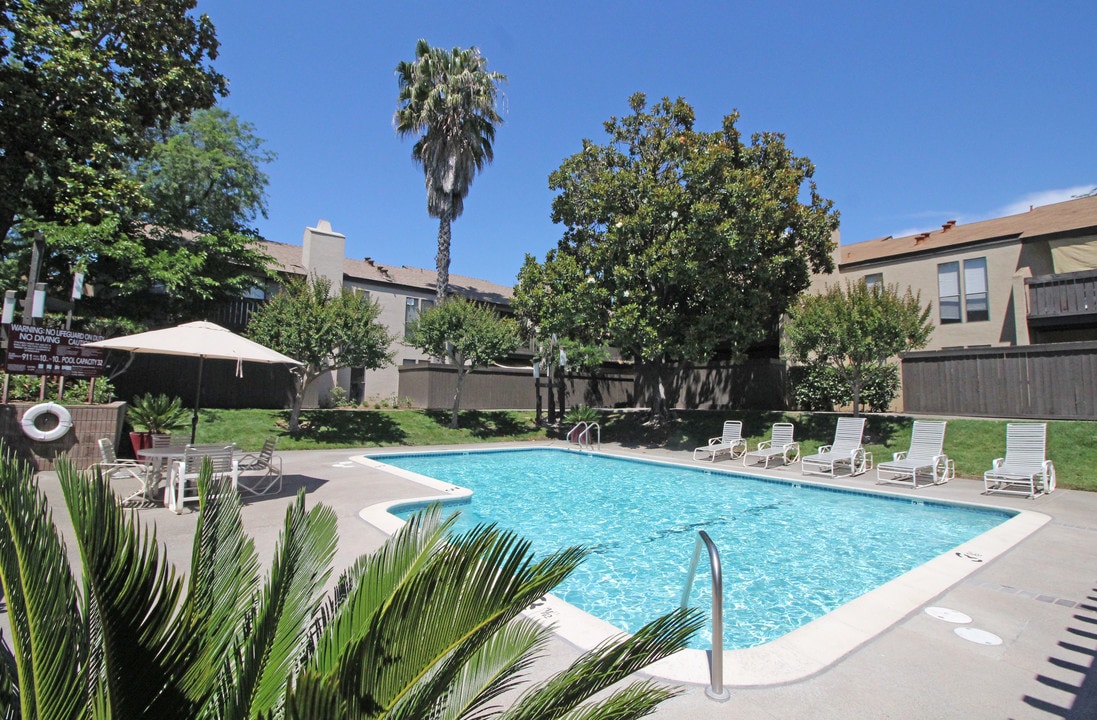 Ardendale Apartments in Sacramento, CA - Building Photo